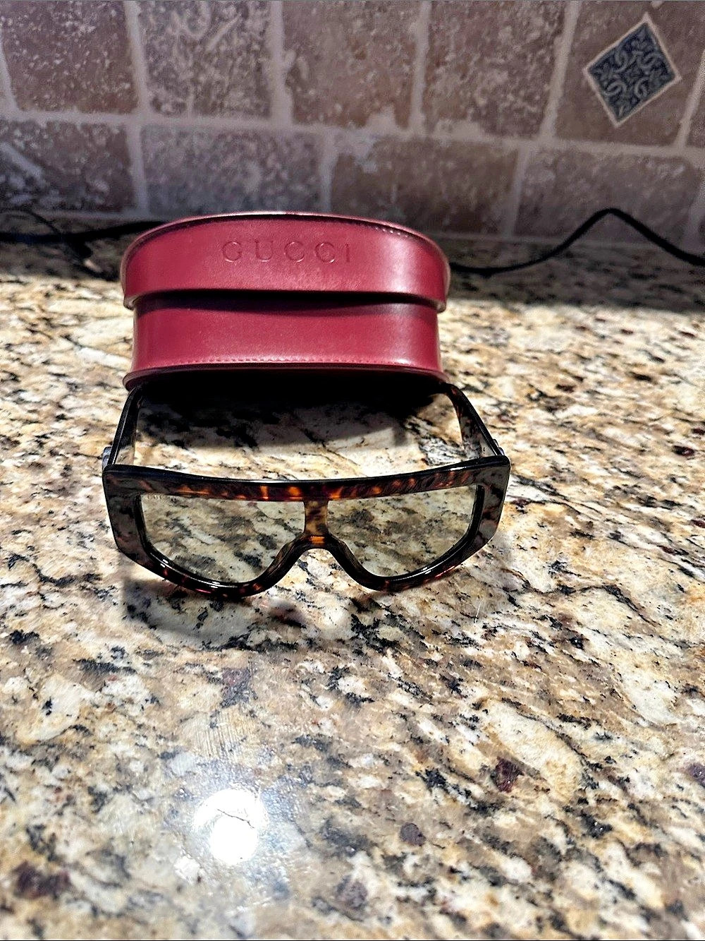 Gucci GG1950S Tortoiseshell Sunglasses in Brown with Silver monogram. Excellent